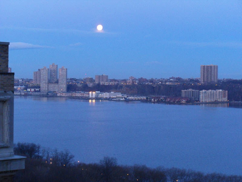 Moon Setting over Hudson River 6:40am 3/28/2013 Moon Setting over Hudson River 6:40am 3/28/2013